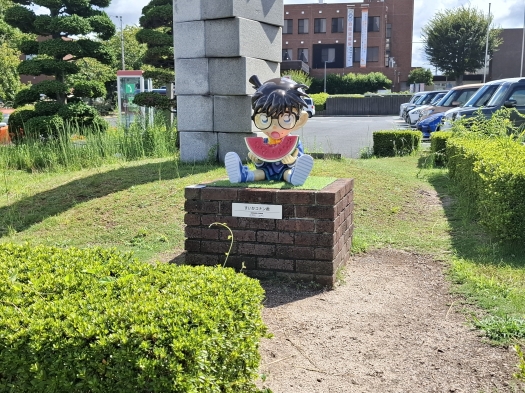 役場コナン像