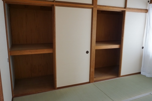 押入