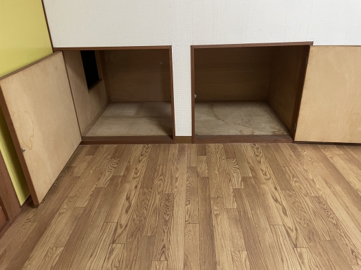 洋室屋根裏収納